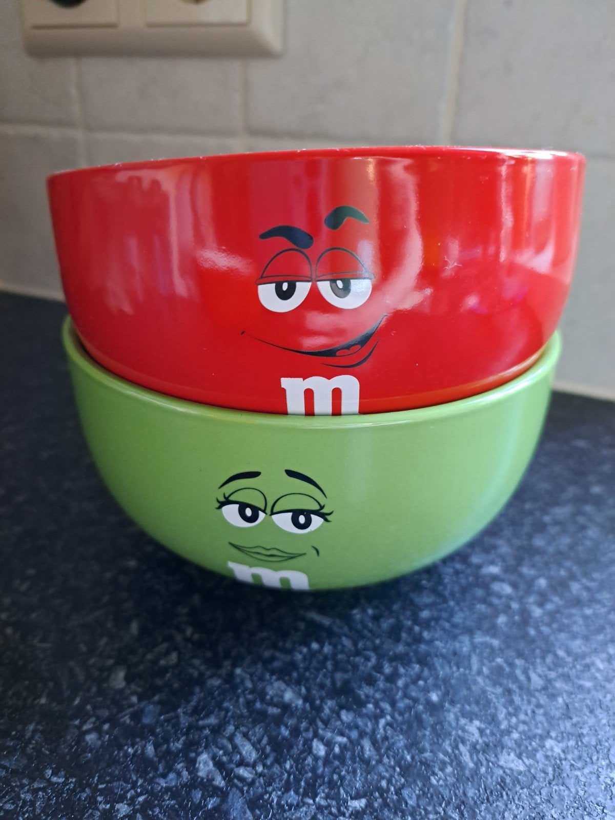 M&M's Snackkommen / Schaaltjes - Set van 2 (Rood & Groen) -, Overige merken, Ophalen of Verzenden, Overige stijlen, Porselein