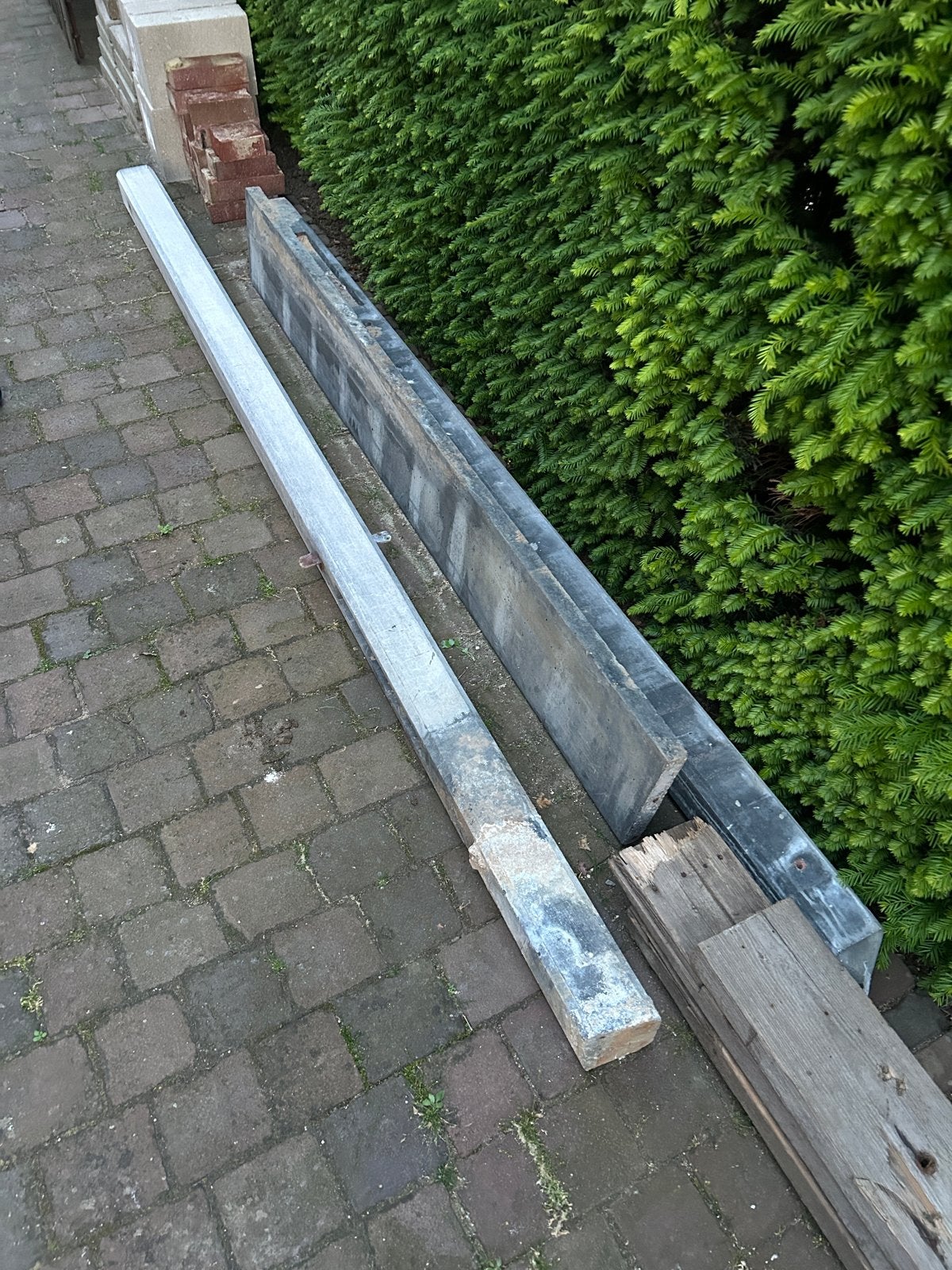 2 Betonnen schuttingpalen, Ophalen, Overige materialen, Gebruikt, Minder dan 3 meter