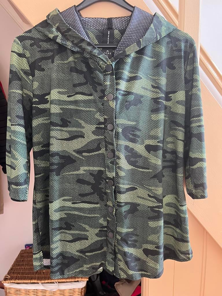 Camouflage blouse van Jane Lushka met capuchon maat M, Ophalen of Verzenden, Zo goed als nieuw, Maat 38/40 (M), Groen