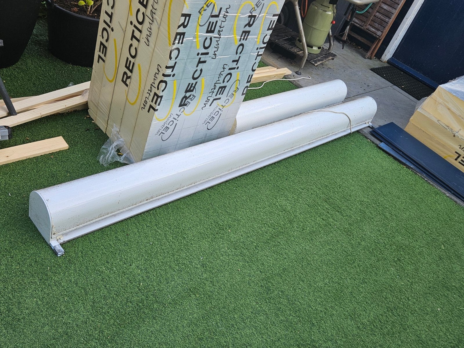 2 x Elektrische buiten rolluiken (Simu), Doe-het-zelf en Verbouw, Rolluiken, Ophalen, Gebruikt, 200 cm of meer, Elektrische bediening
