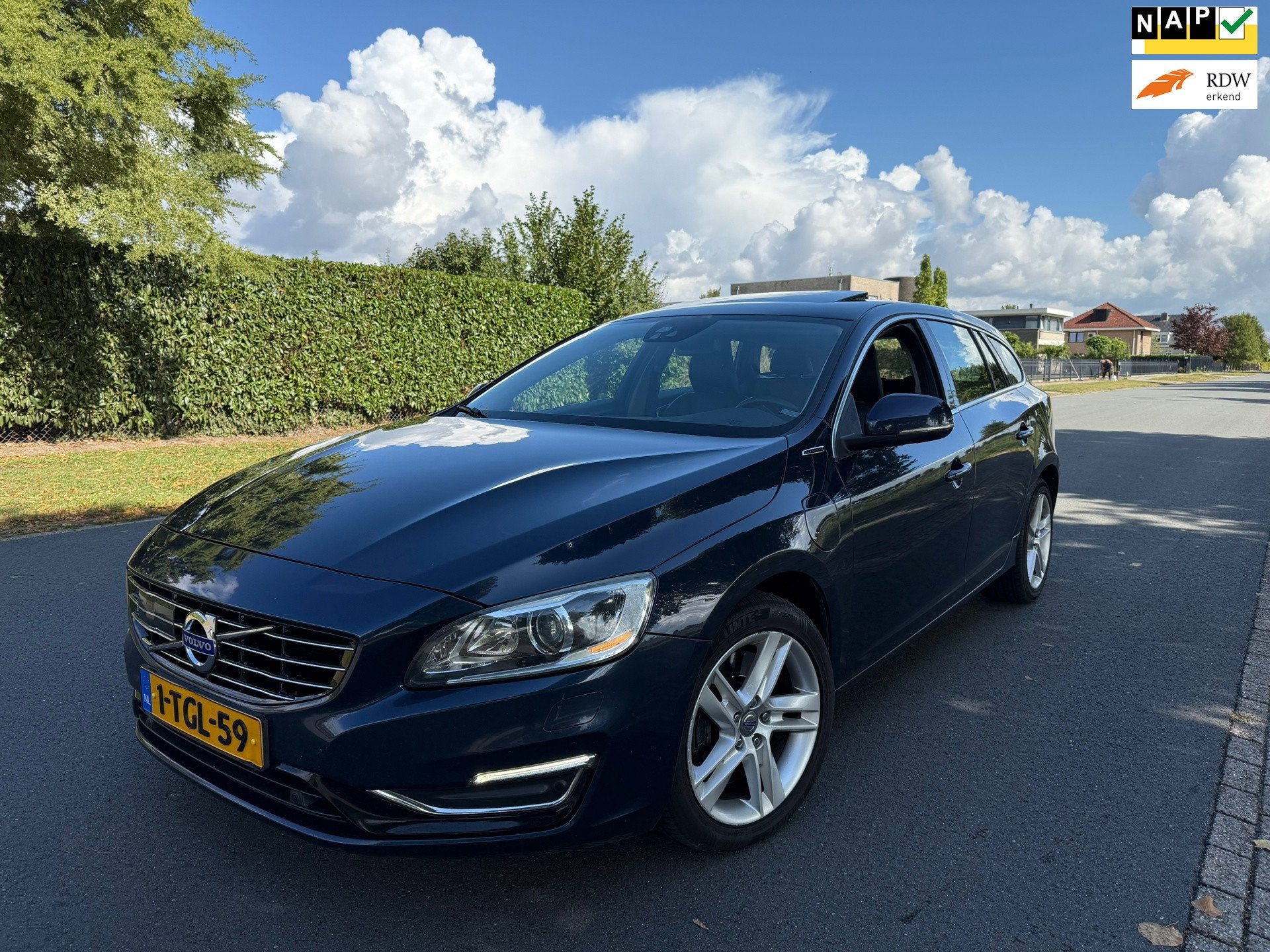 Volvo V60 2.4 D6 AWD Plug-In Hybrid Summum FULL OPTIONS, Auto's, Automaat, Zwart, Blauw, Vierwielaandrijving