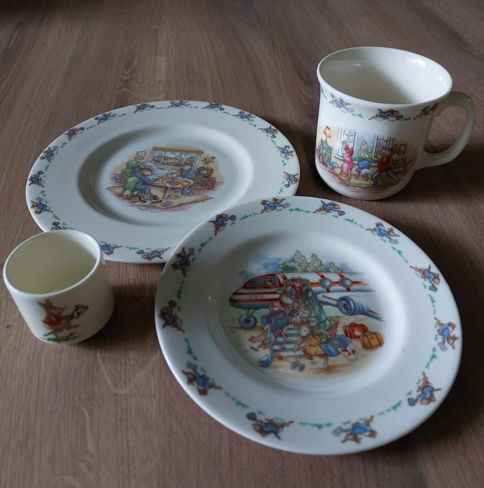 Kinderservies Royal Doulton              Serie Bunnykids, Verzamelen, Ophalen, Zo goed als nieuw, Porselein, Bord of Schaal