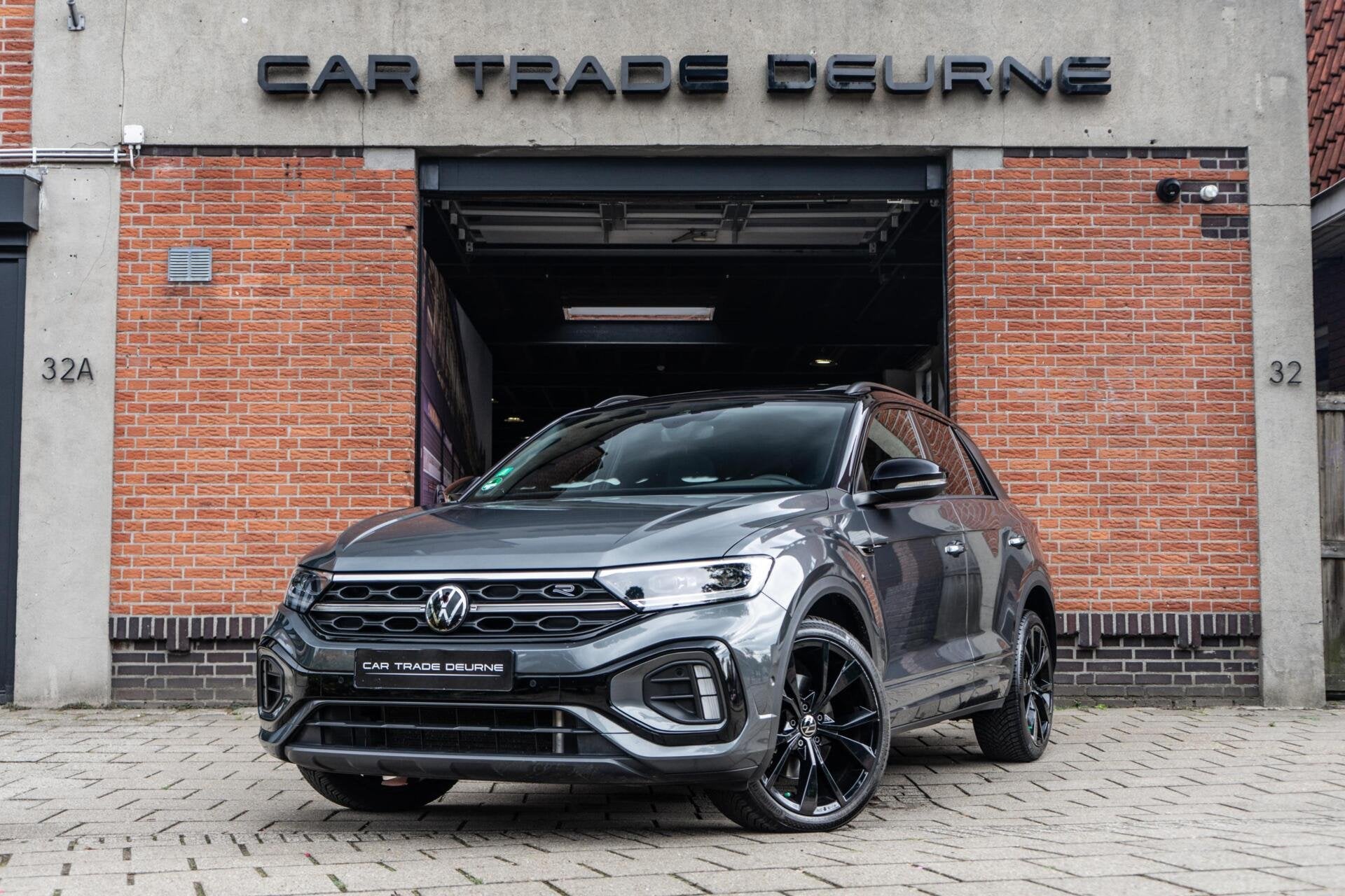 Volkswagen T-Roc 1.5 TSI R-Line Pano / Memory / Beats, Zwart, 4 cilinders, 150 pk, Leder