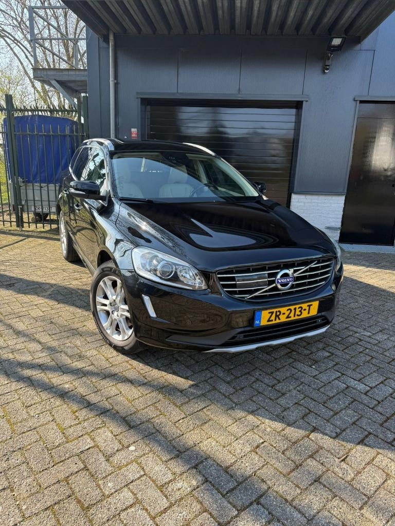 Volvo XC60 2.0 D4 Ocean | AUT | PANO | NAVI | LEDER | TREKHA, 1800 kg, 1969 cc, Zwart, Leder