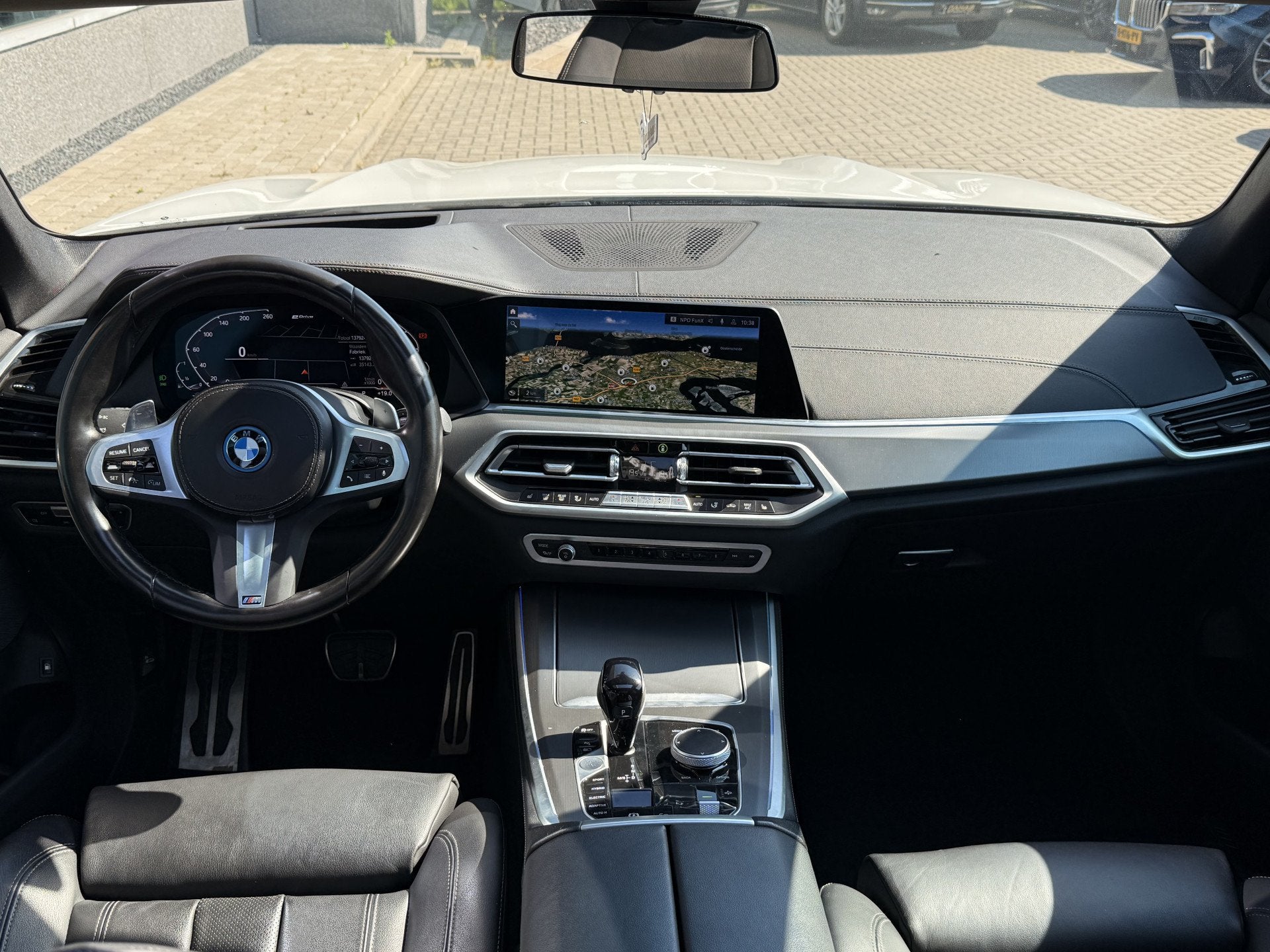 Foto 22 van BMW X5 xDrive45e High Executive | M Pakket | Pano | Luchtver