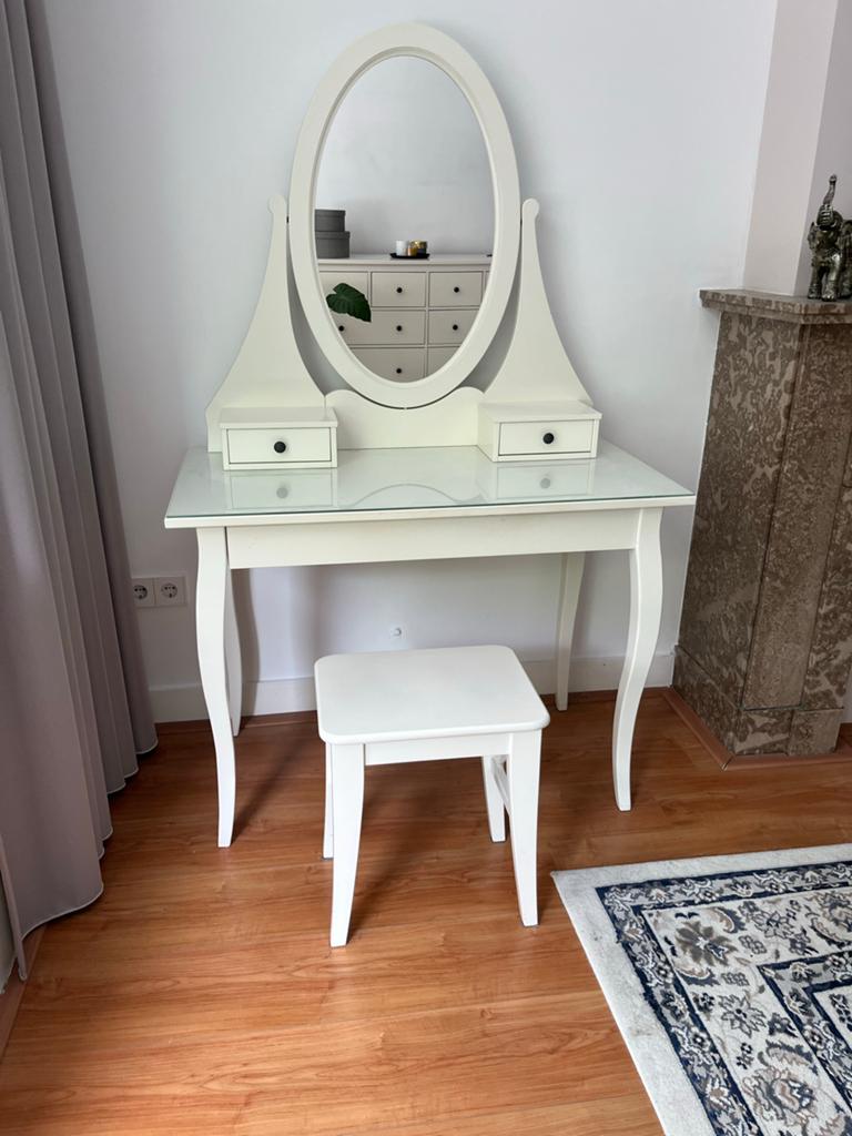 Ikea Hemnes Make-uptafel met Spiegel en Krukje - Wit, Huis en Inrichting, Tafels | Kaptafels, Gebruikt, 100 tot 150 cm, 50 tot 100 cm