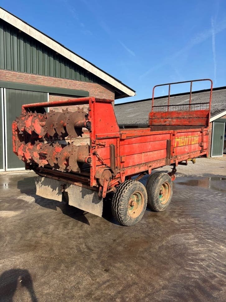 Mestverspreider Meststrooier Mestwagen Mentor Gigant, Ophalen