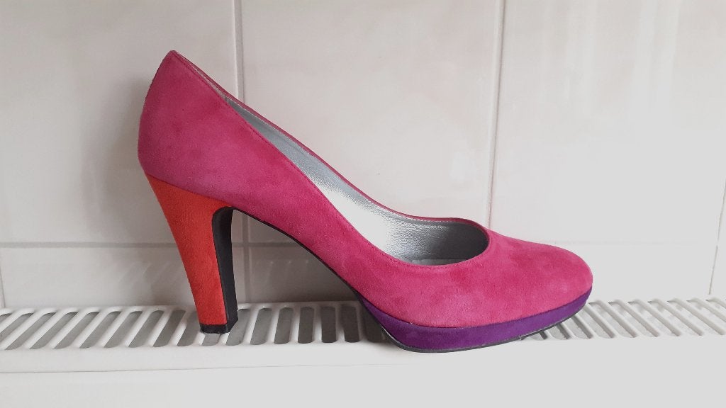 Colori. suède pumps. Tricolor. Mt. 40, Pumps, Overige kleuren, Ophalen of Verzenden, Zo goed als nieuw