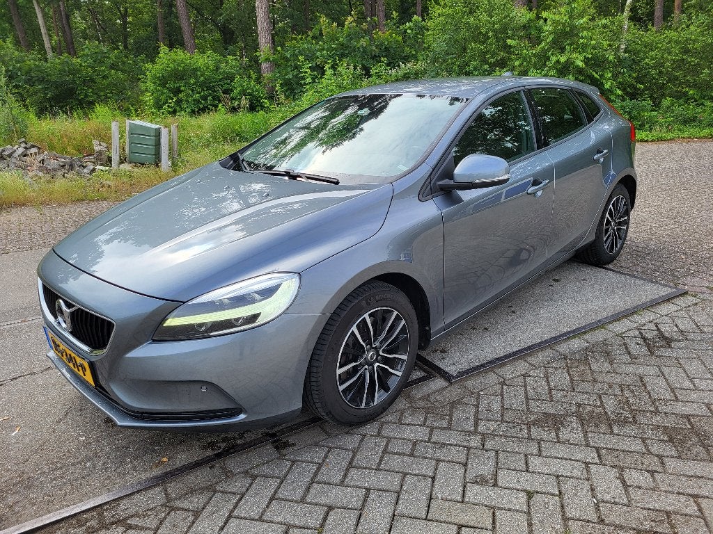 Volvo V40 2.0 D2 Geartronic 2016 Grijs, Zwart, 4 cilinders, 1353 kg, Diesel