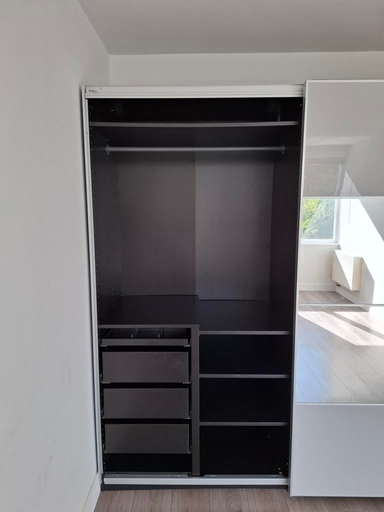 Twee zwarte Pax kledingkasten met schuifdeuren, Huis en Inrichting, Kasten | Kledingkasten, Met deur(en), 100 tot 150 cm, 200 cm of meer
