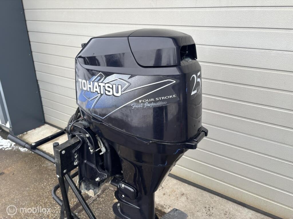 Tohatsu 25 PK buitenboord motor / trim