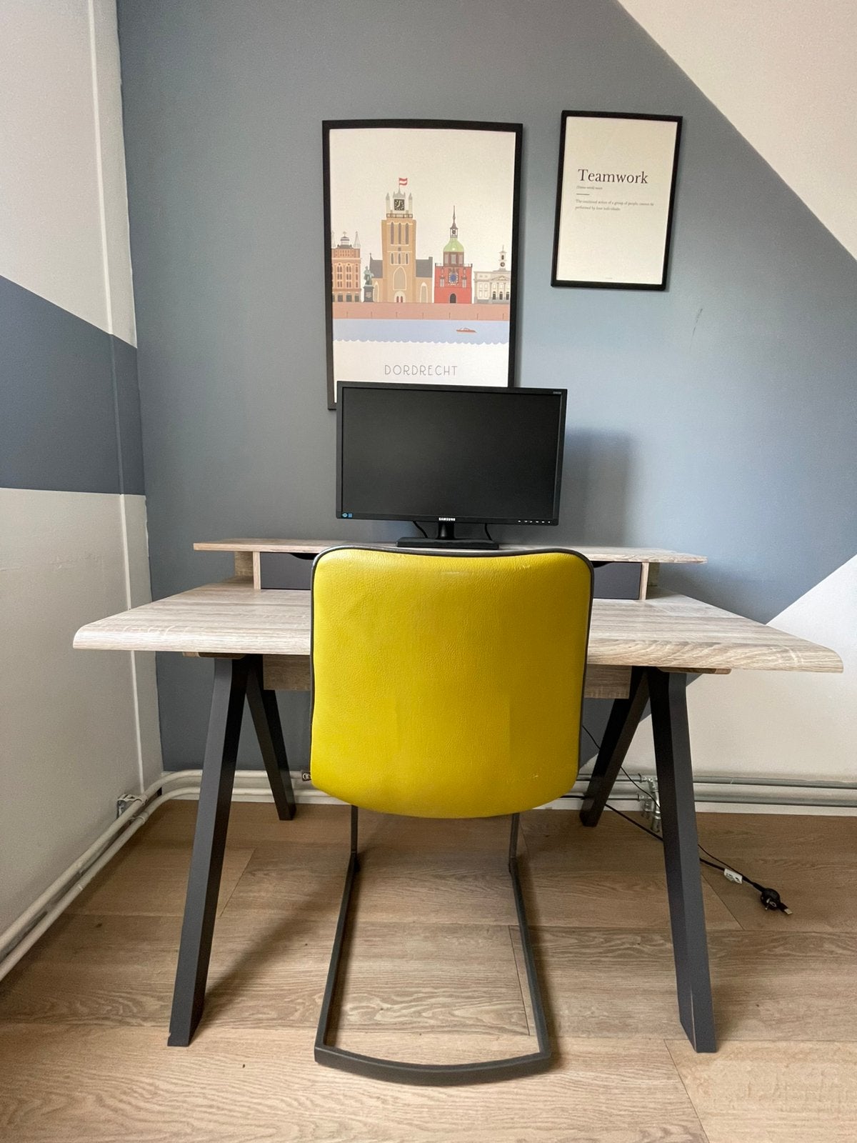Modern thuiswerk bureau, Huis en Inrichting, Bureaus, Ophalen, Zo goed als nieuw