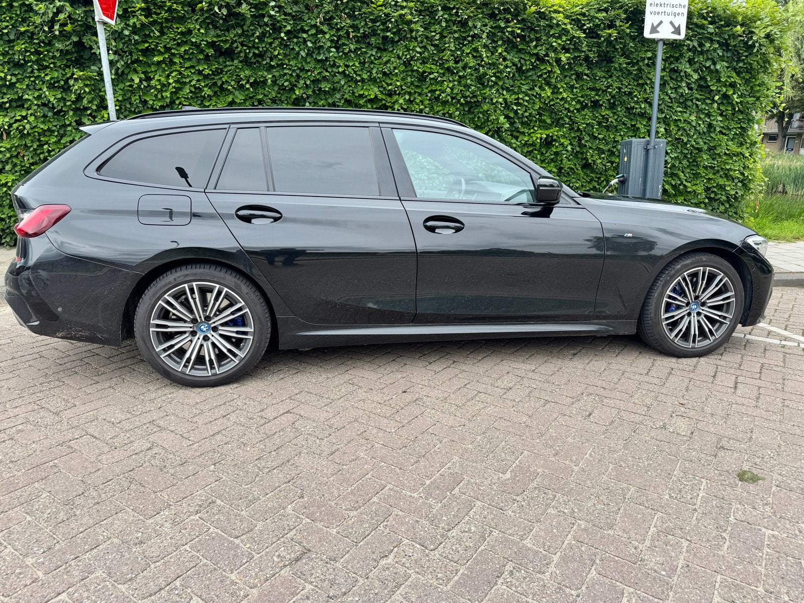 BMW 330e Touring M Sport | 2021 | Zwart |, Auto's, 1998 cc, Achterwielaandrijving, 4 cilinders, Zwart