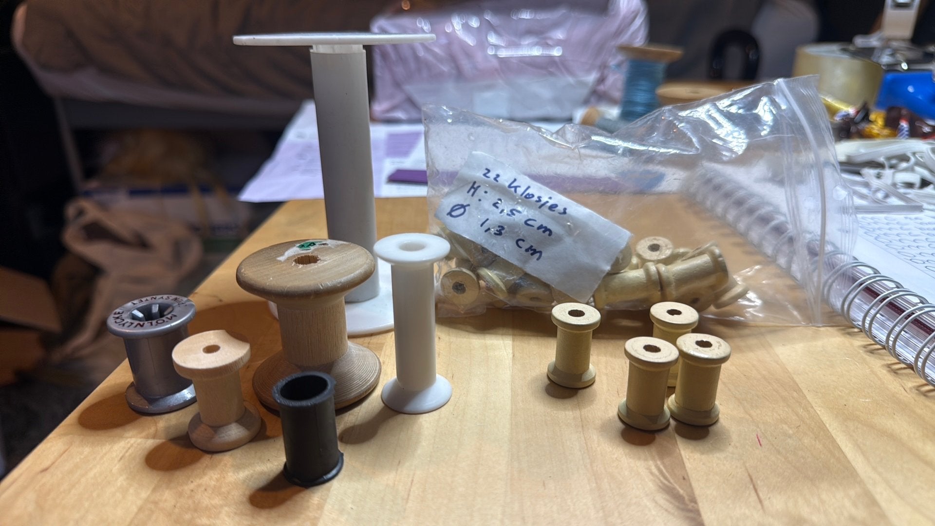 Lege houten en plastic klossen klosjes, Hobby en Vrije tijd, Ophalen of Verzenden, Zo goed als nieuw, Garen of Naald(en)
