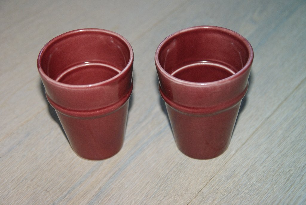 Te koop: 2 Mokken of mokjes, aubergine, paars, Nieuw, Ophalen of Verzenden, Bord(en), Overige stijlen