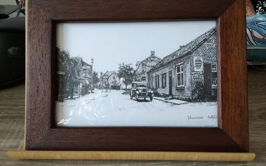 Ets/ gravure/ pentekening ingelijst "Julianastraat , Belfeld, Antiek en Kunst, Ophalen of Verzenden