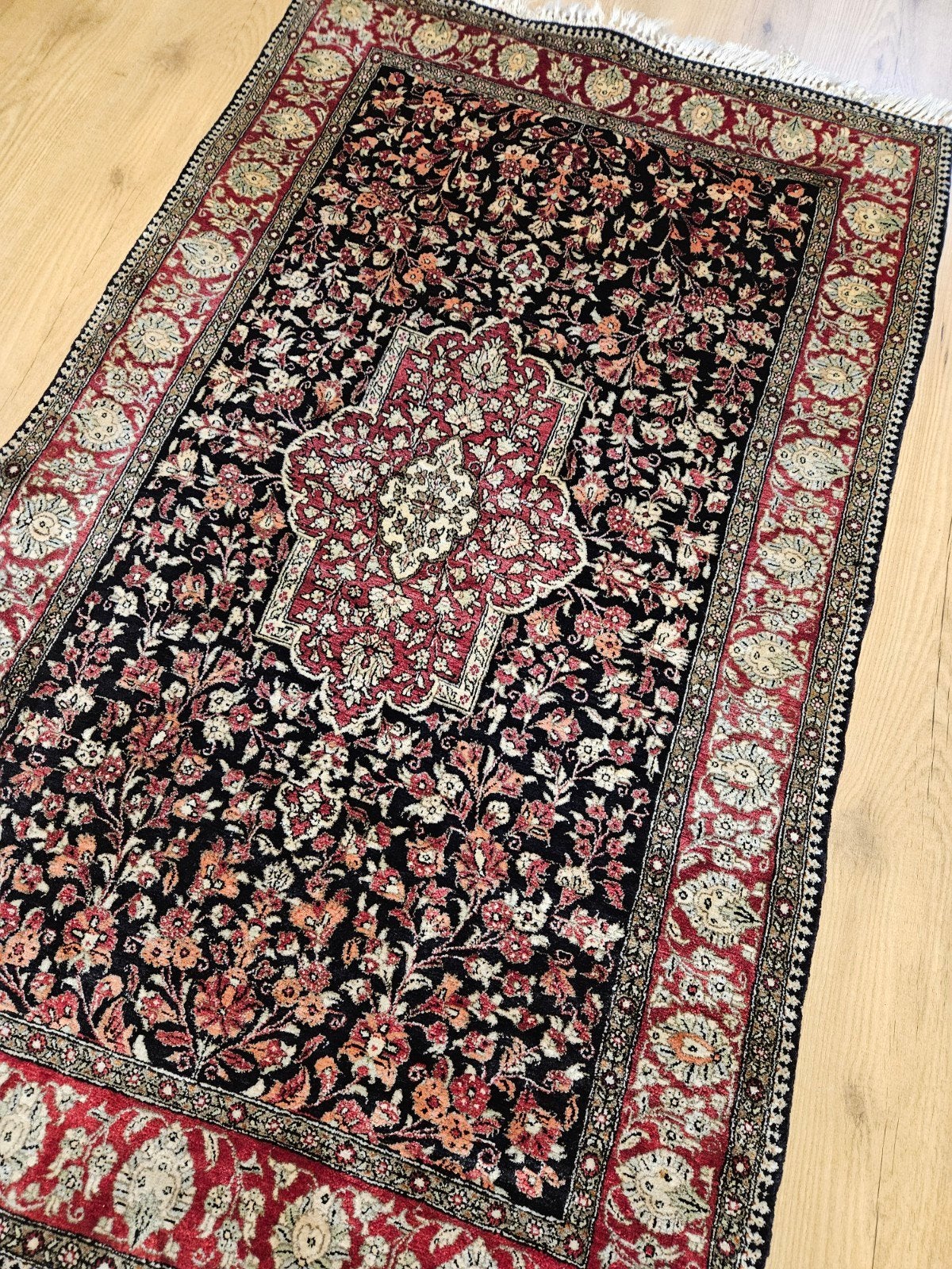 Vintage handgeknoopt perzisch tapijt ghom zijde 150x96, Info@SlatsAntiek.nl, Tweedehands, 100 tot 150 cm, Perzisch