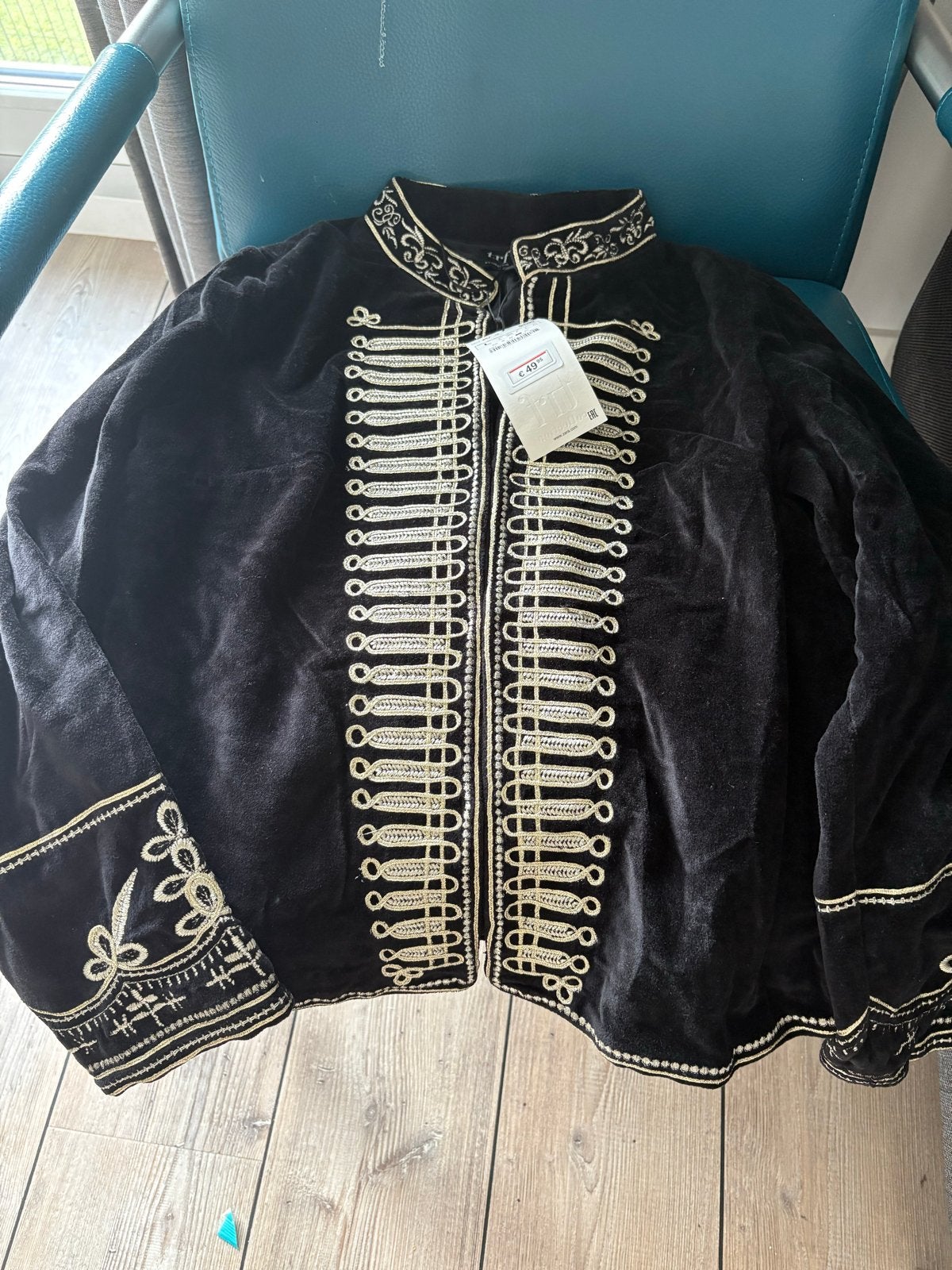 Nieuwe Zara fluwelen jas met borduursels, Kleding | Dames, Ophalen, Nieuw, Zwart