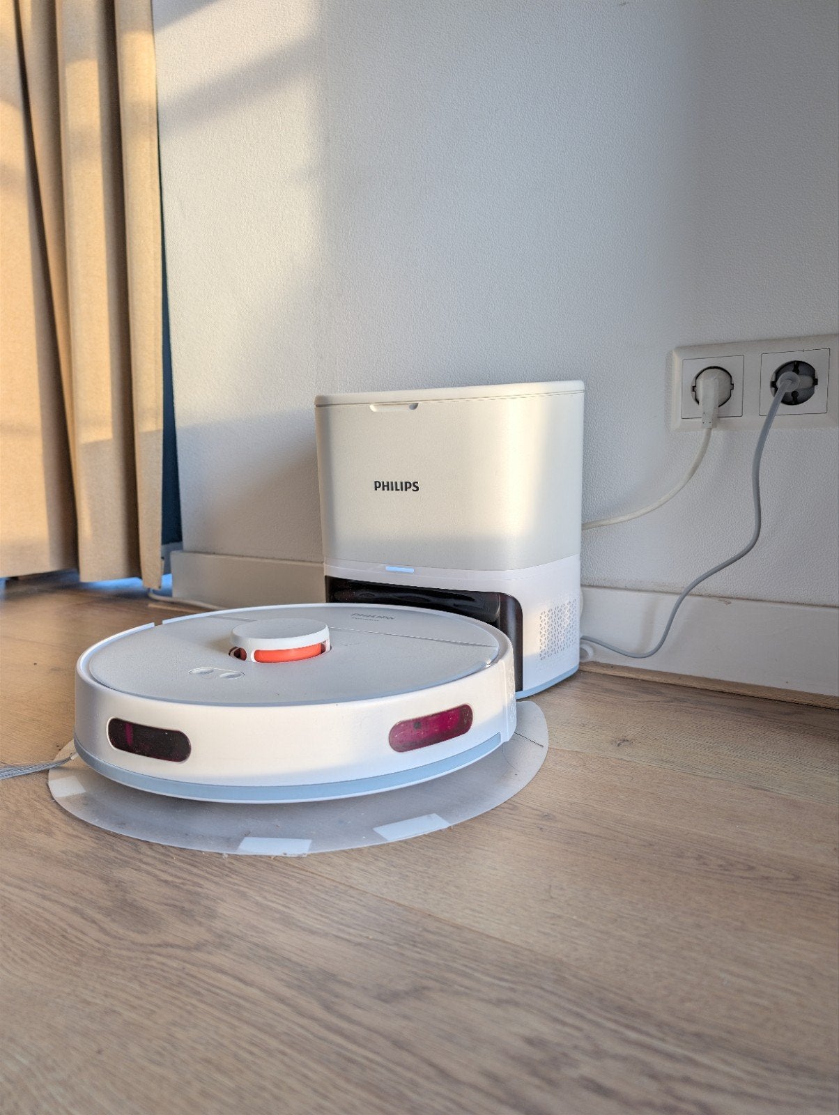 Philips XU2100/20 robotstofzuiger + dweil + leegstation, Philips, Ophalen of Verzenden, Zo goed als nieuw, Robotstofzuiger
