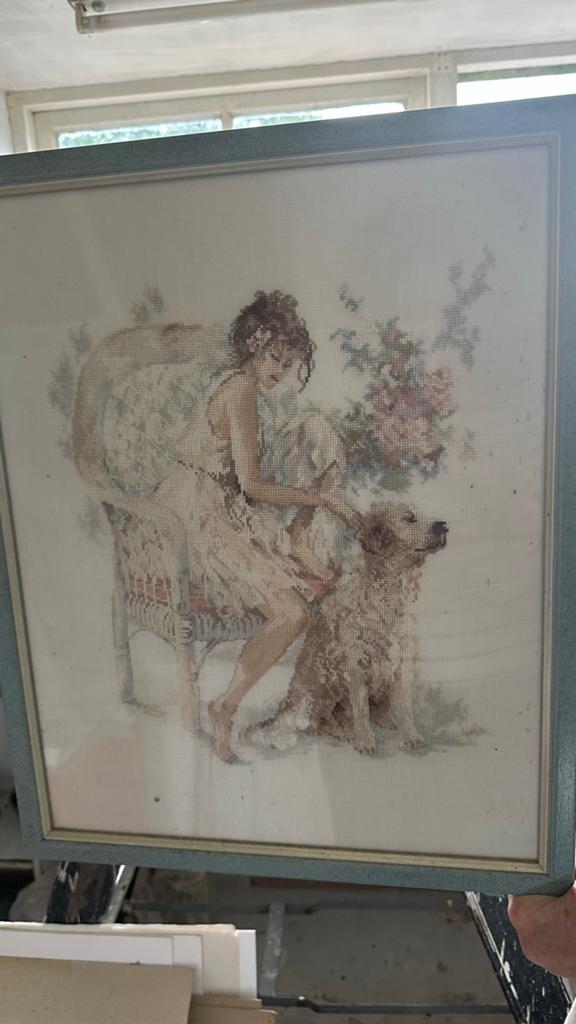 Vintage Borduurwerk Dame met Hond in Lijst, Ophalen of Verzenden