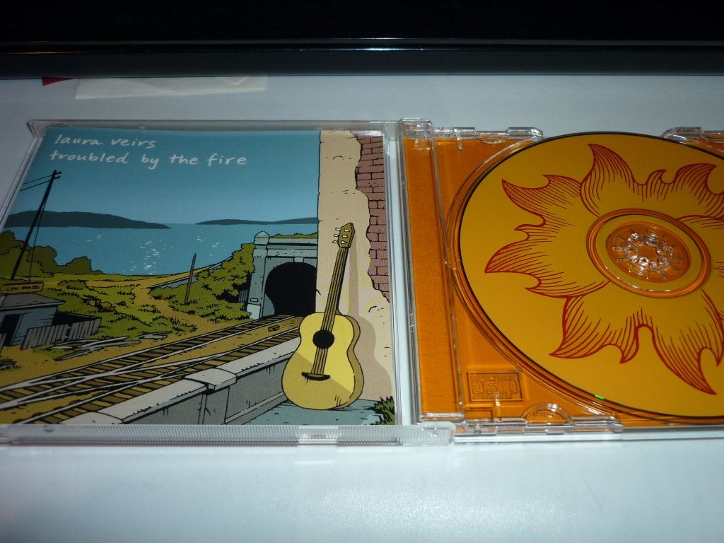 Laura Veirs - Troubled by the Fire CD (Gesigneerd), Americana, Ophalen of Verzenden, Zo goed als nieuw, Gesigneerd