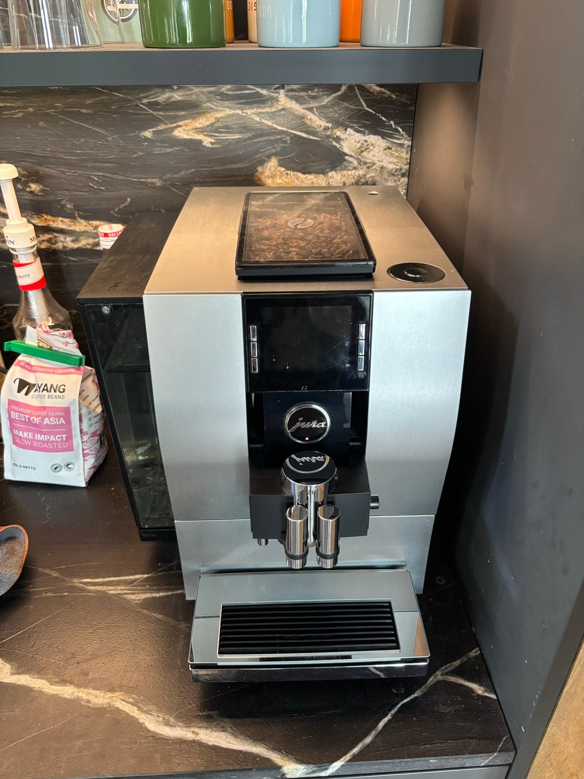 Jura Z6 Volautomaat Koffiemachine - Zo goed als nieuw, Ophalen, Afneembaar waterreservoir, 10 kopjes of meer, Koffiemachine
