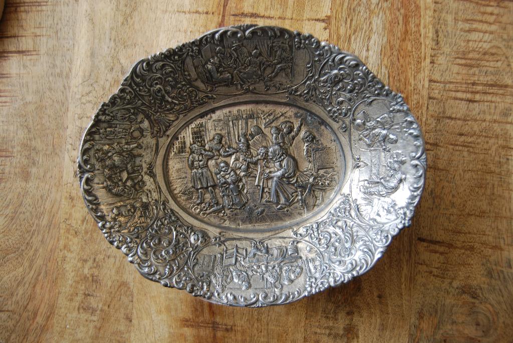 Zilverkleurig bewerkt schaaltje., Antiek en Kunst, Ophalen of Verzenden