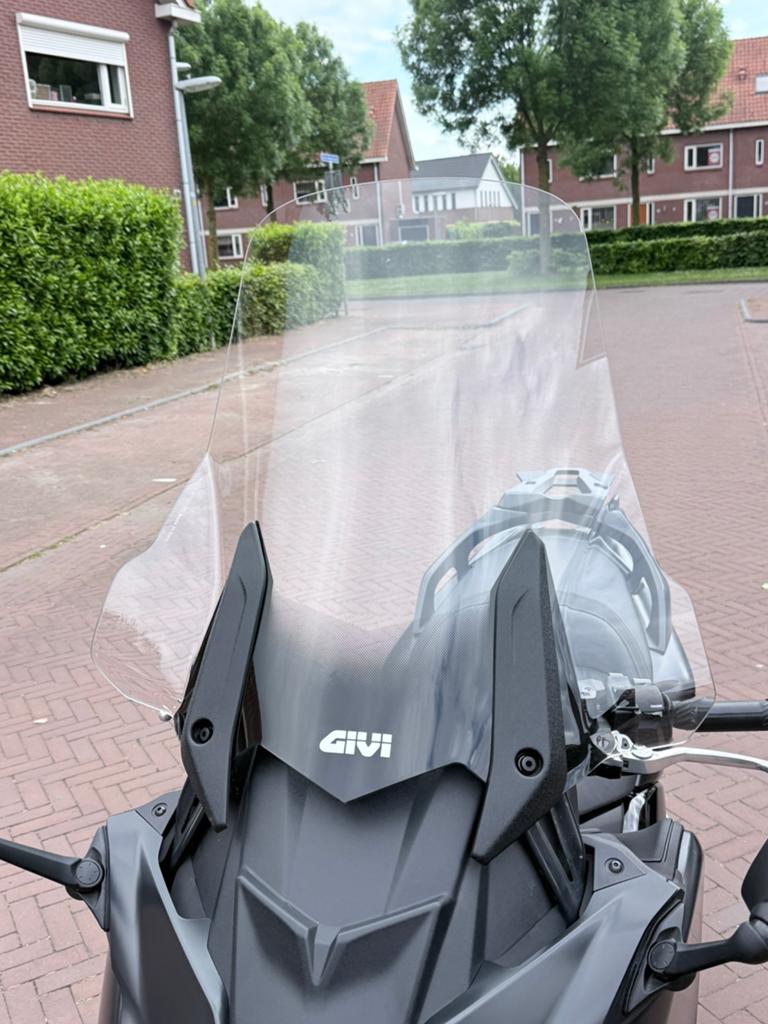 GIVI kuipruit voor yamaha T max 530/ 560, Motoren, Onderdelen | Yamaha, Ophalen of Verzenden, Gebruikt