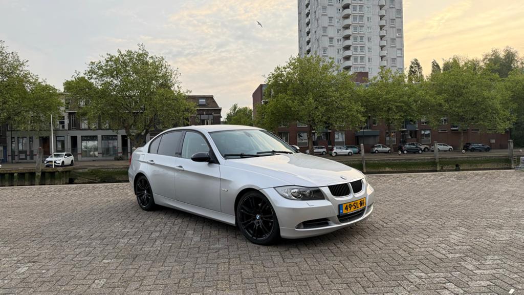 BMW 3-Serie 2.0 I 320 AUT 2006 Grijs, Auto's, BMW, Achterwielaandrijving, 1995 cc, Zwart, 4 cilinders