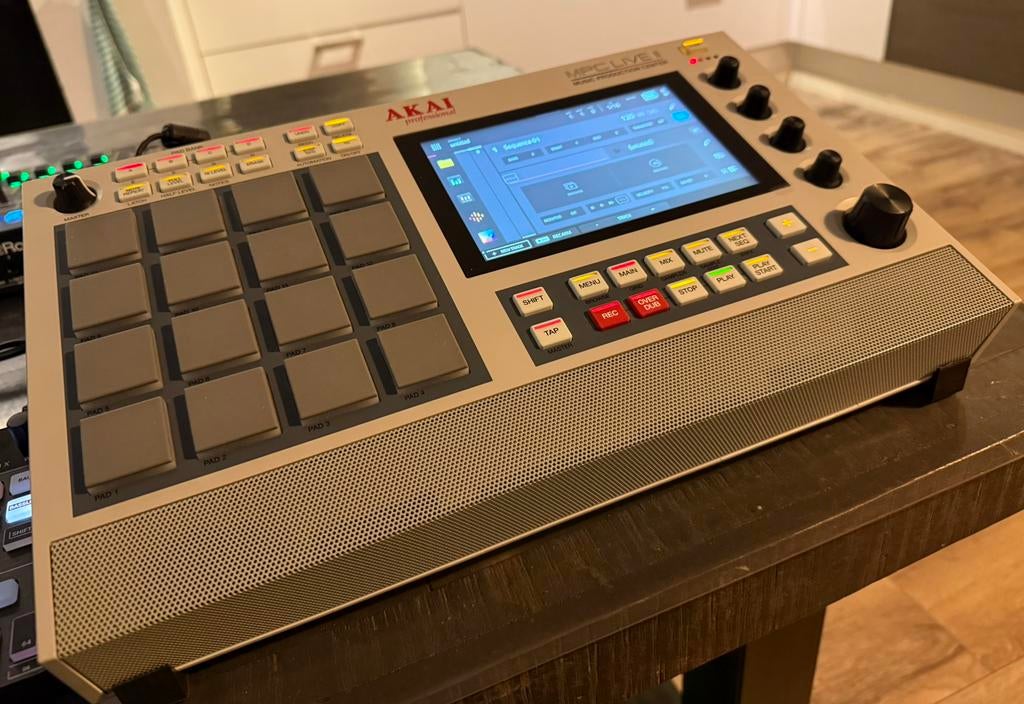 Akai MPC Live 2 Special Edition, Muziek en Instrumenten, Samplers, Ophalen of Verzenden, Zo goed als nieuw