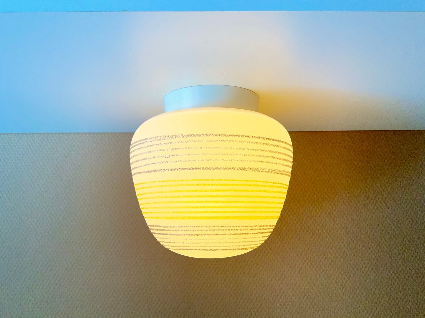 Stijlvolle plafondlamp uit de jaren 60 van Philips, Ophalen of Verzenden, Gebruikt, Glas