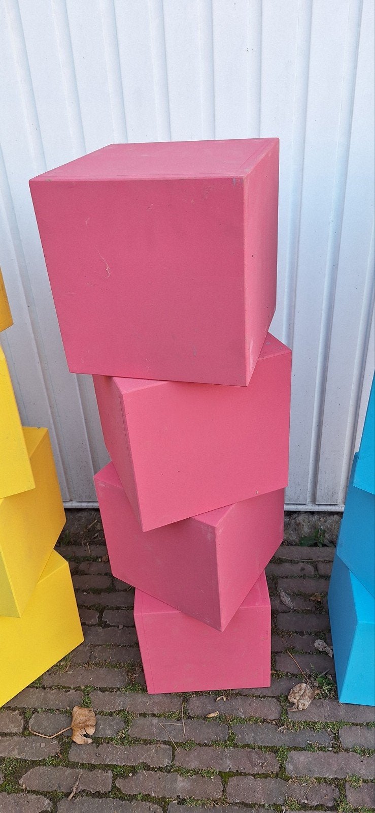 4 roze multiplex blokken 25x25x25cm, Ophalen, Zo goed als nieuw
