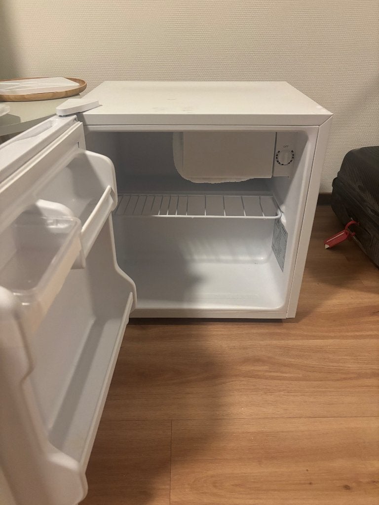 Fridge, Witgoed en Apparatuur, Koelkasten en IJskasten, Ophalen, Met vriesvak, Minder dan 45 cm, Minder dan 85 cm