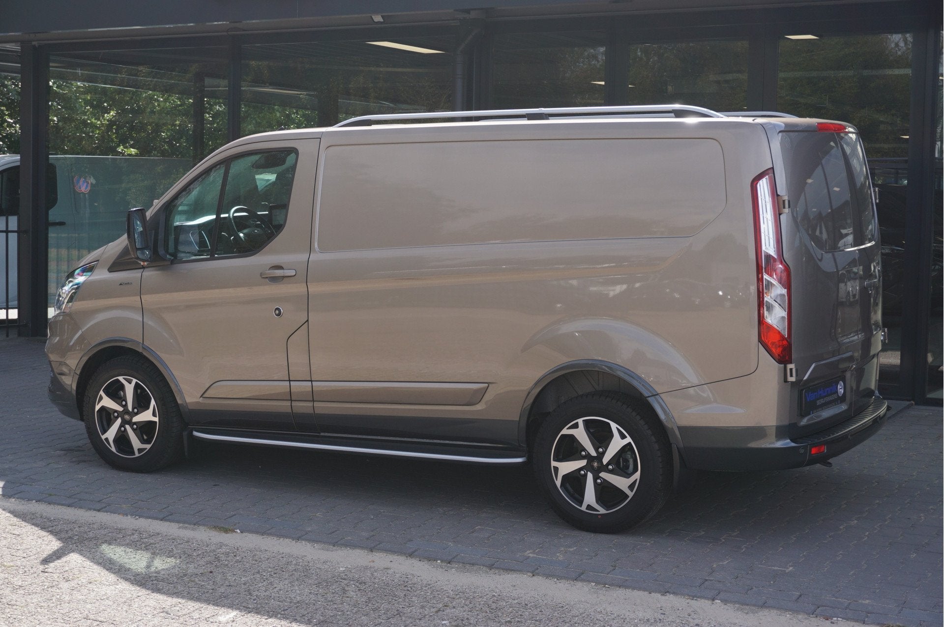Ford Transit Custom 300S Active 130PK BPM VRIJ! Airco, Cruis, Voorwielaandrijving, 15 km/l, 2500 kg, Beige