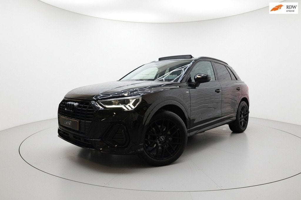 Audi Q3 35 TFSI S Line PANO VIRTUAL SFEER CAMERA, Auto's, Stof, 4 cilinders, 150 pk, Zwart