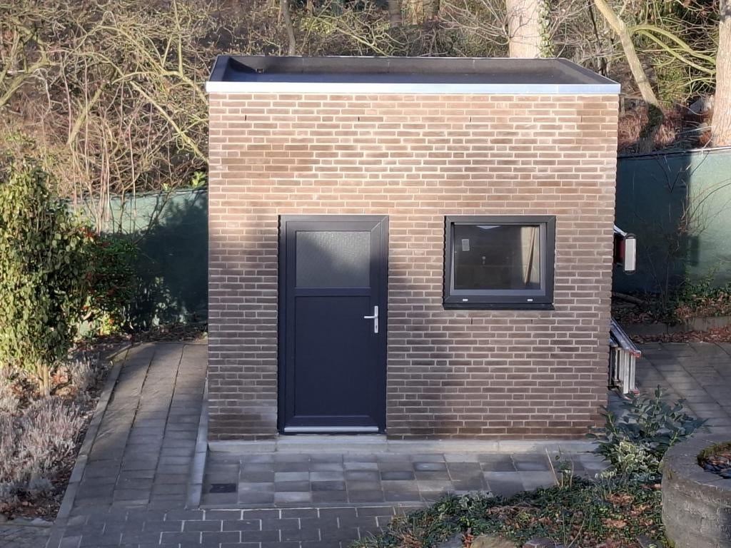 Metselaar bied zich aan, Verzenden
