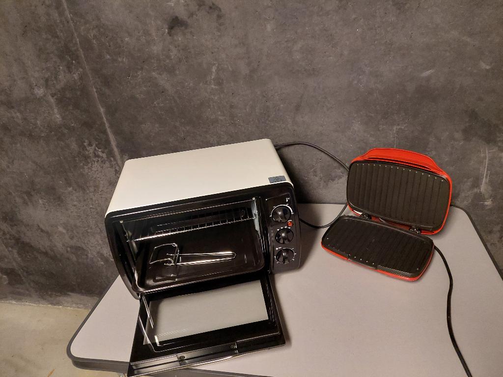 Oven en Kleine Grillplaat, Ophalen, Zo goed als nieuw