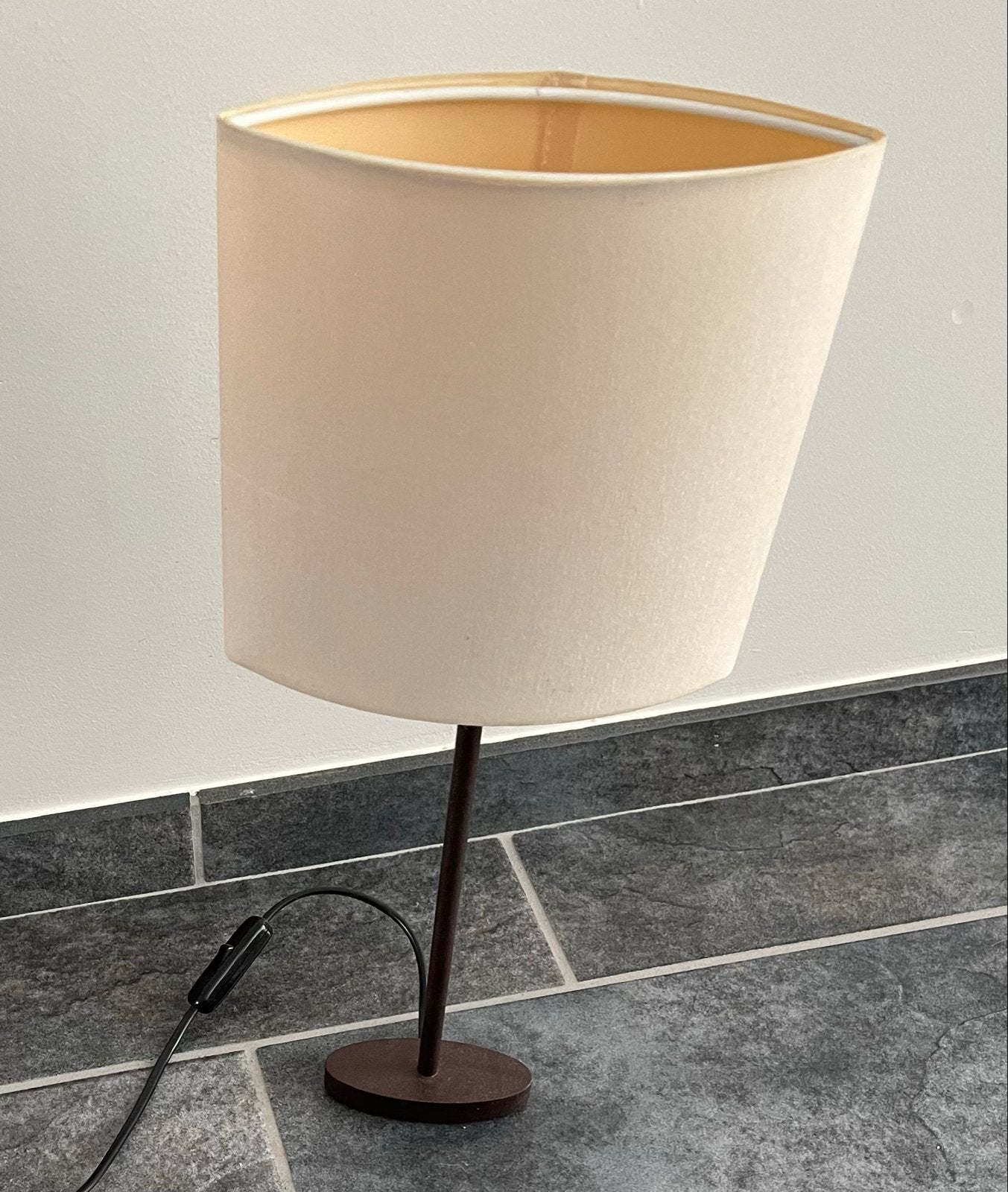 Moderne tafellamp met stoffen kap, Met schakelaar, Overige merken, Gebruikt, Beige