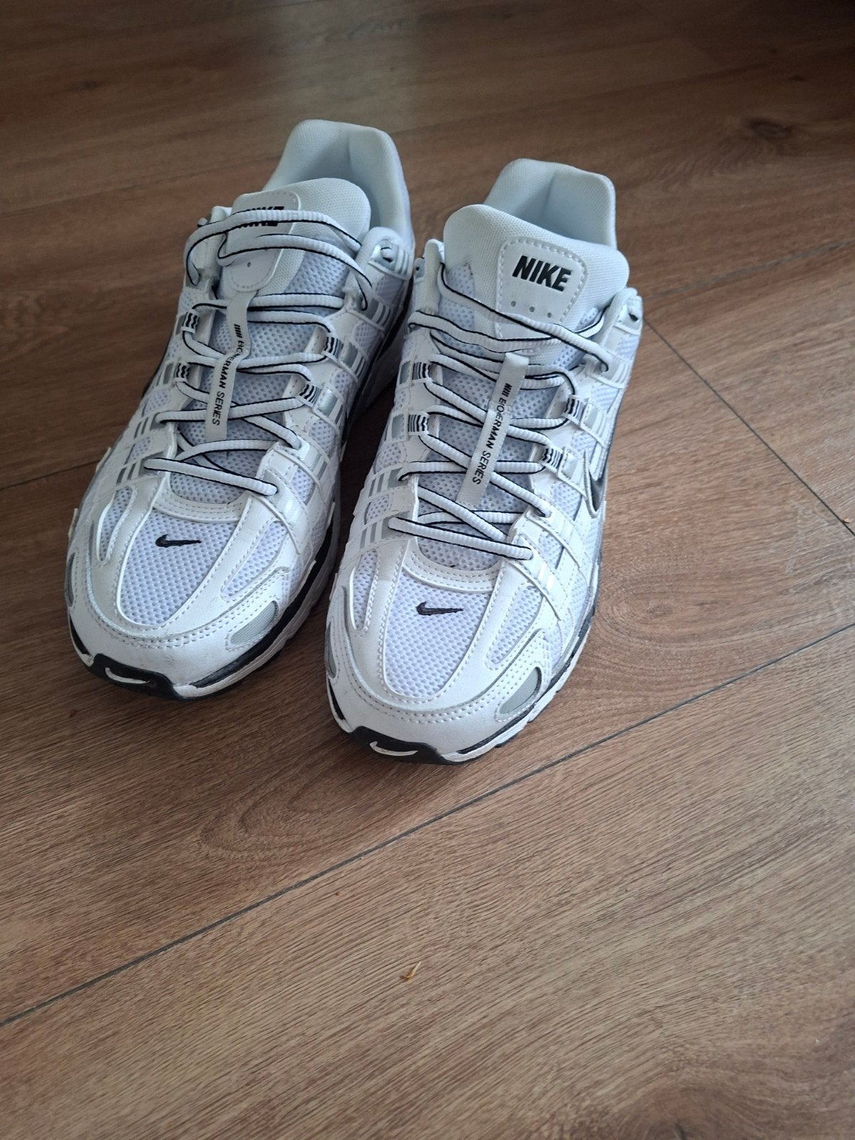 Nike P-6000 Witte Sneakers - maat 45, Ophalen, Wit, Nike, Nieuw