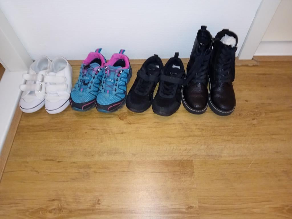 Diverse schoenen: leren laarzen, gymschoenen, sportschoenen, Kinderen en Baby's, Kinderkleding | Schoenen en Sokken, Ophalen of Verzenden