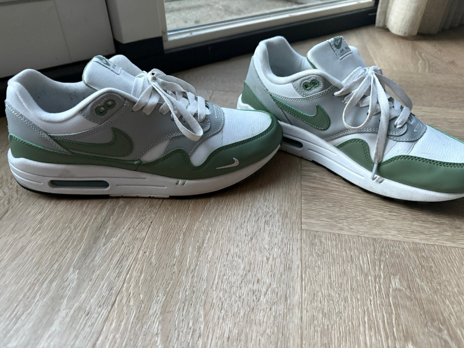 Nike Air Max 1 Premium “Spiral Sage” - Heren - Maat 45, Ophalen of Verzenden, Zo goed als nieuw, Overige kleuren, Sneakers of Gympen