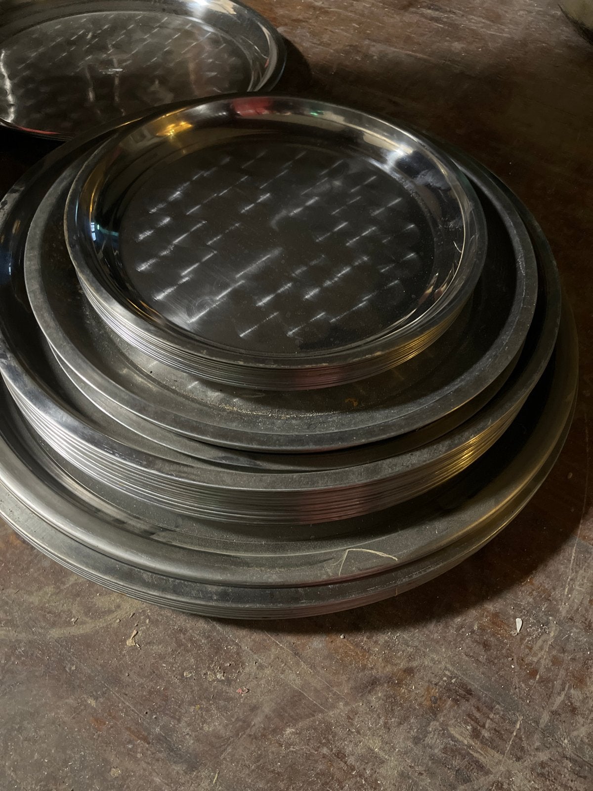 Stapel metalen borden/schalen of dienbladen, Ophalen, Gebruikt, Bord(en), Overige stijlen