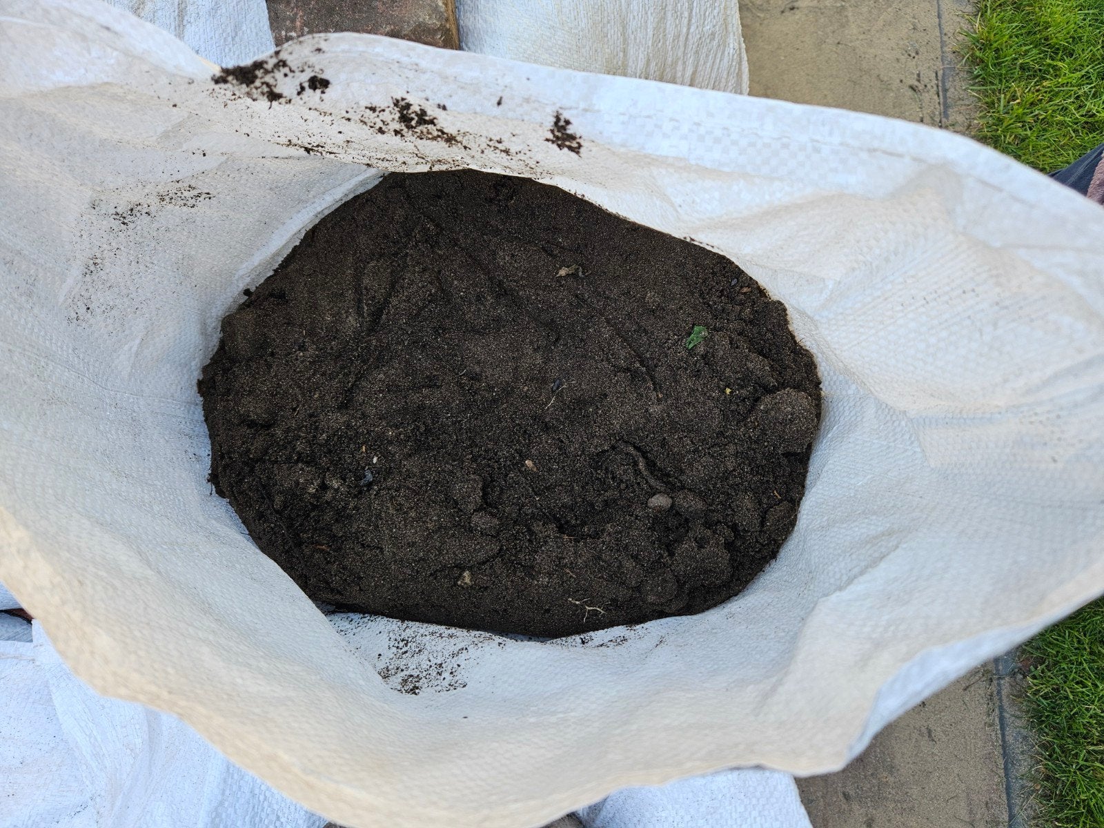 Zwart zand in 40L zakken 12 stuks - Ideaal voor tuin en best, Tuin en Terras, Zand, Ophalen, Gebruikt, Ophoogzand