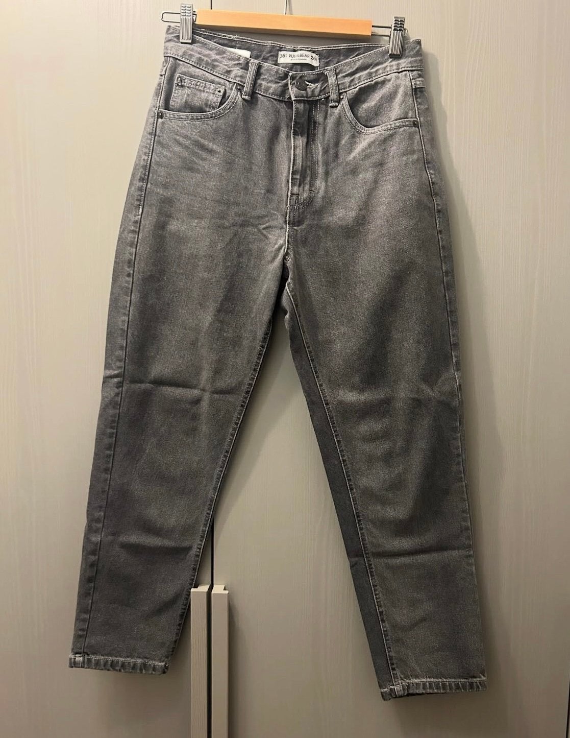 Grijze mom jeans Pull&Bear maat 36, Ophalen of Verzenden, Zo goed als nieuw, Grijs, W28 - W29 (confectie 36)