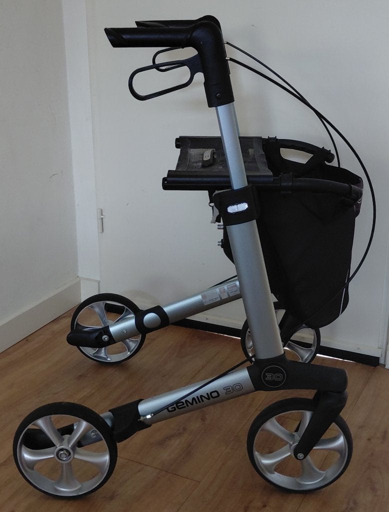 Rollator Gemino 30 L + Tas   z.g.a.n.   ( 7.1 kg ), Ophalen of Verzenden, Opvouwbaar, Zo goed als nieuw