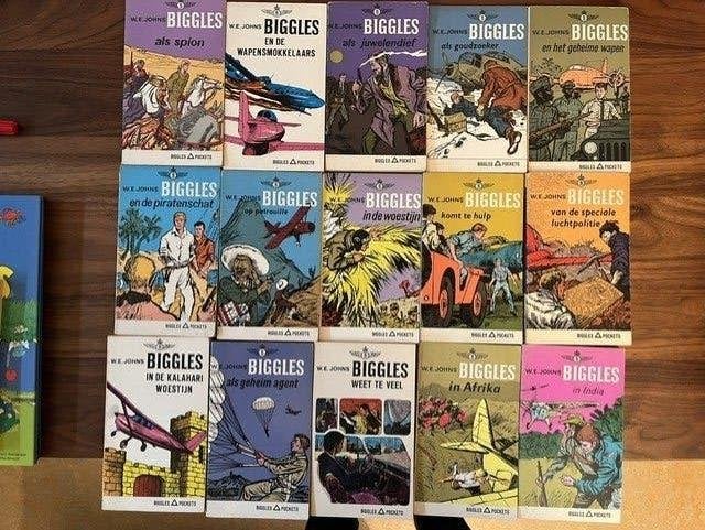 Grote partij Biggles Pockets, Ophalen of Verzenden, Zo goed als nieuw