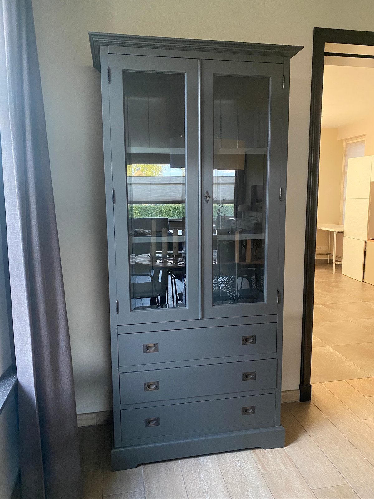 Massief houten vitrinekast, Huis en Inrichting, Ophalen, Gebruikt, Met lade(s), 200 cm of meer