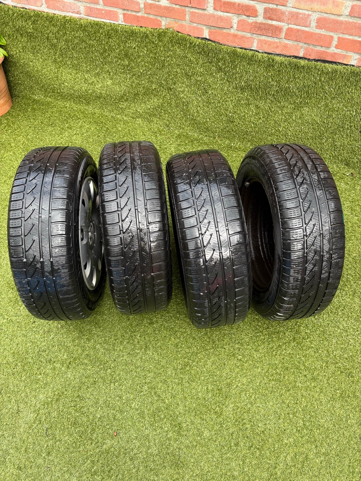 Winterbanden met stalen velgen - Continental 195/65 R15, Auto diversen, Ophalen, Gebruikt