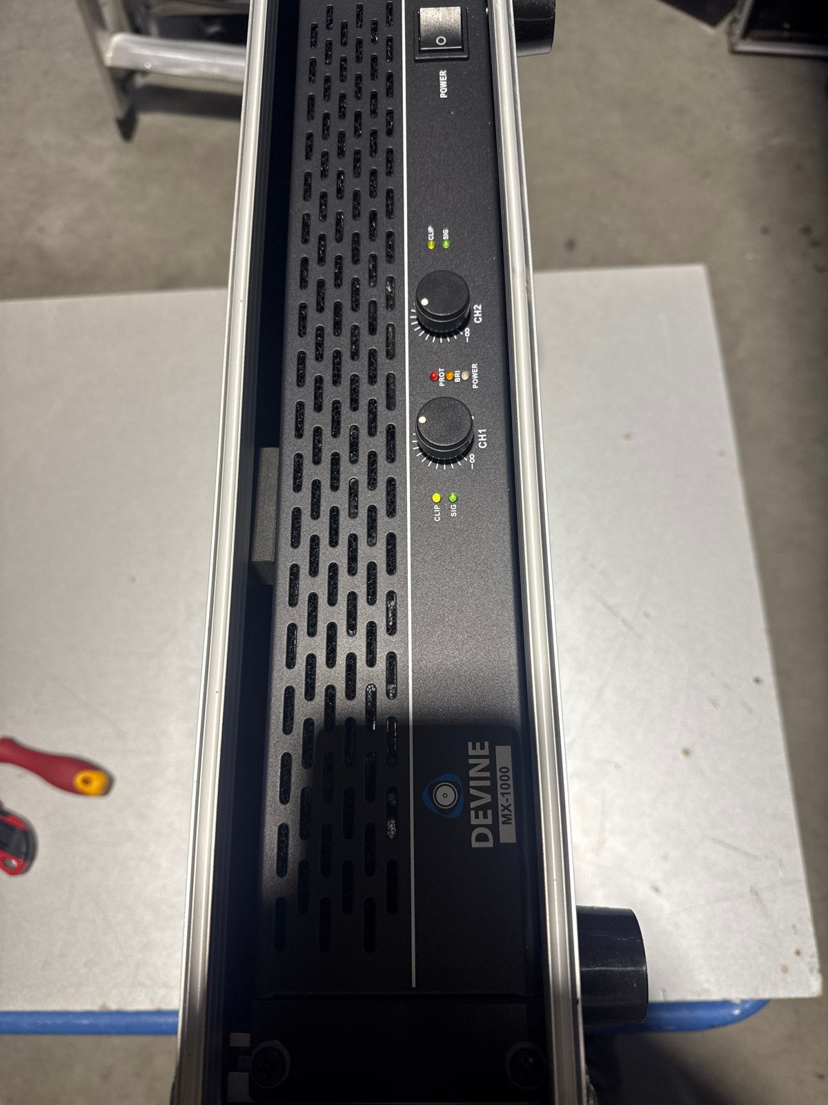 Devine MX-1000 Versterker in Flightcase, Ophalen of Verzenden, Gebruikt, Minder dan 500 watt, P.A.
