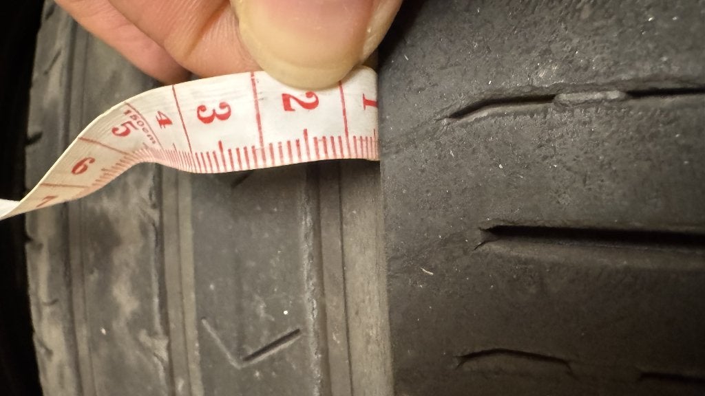 Набір з 4 літніх шин Continental 215/65 R16 (5 мм), Auto-onderdelen, Banden en Velgen, Ophalen, 16 inch, Band(en), Personenwagen